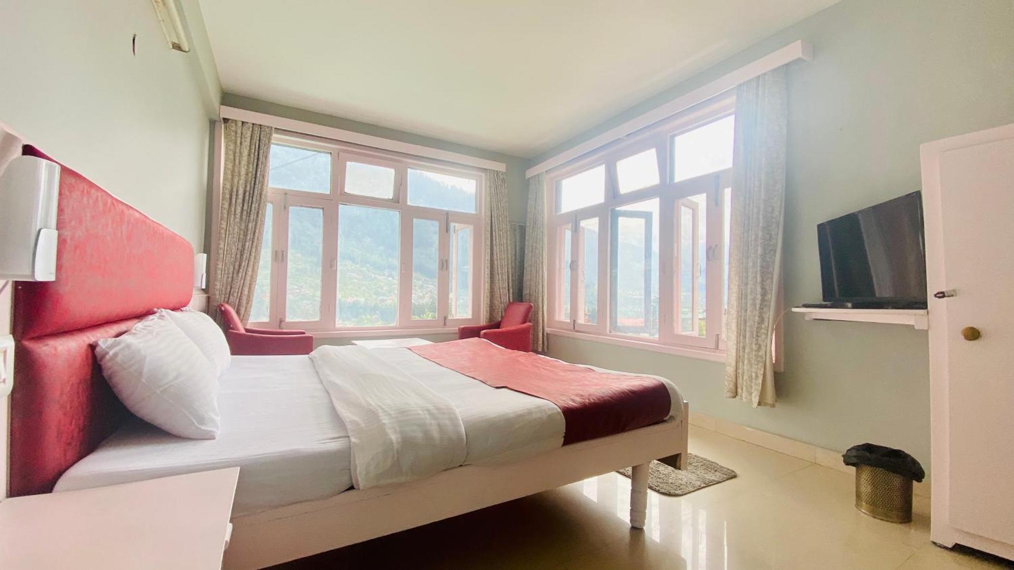 Divine Meadows Hotel - Manali (Himachal Pradesh) — Photos 1
